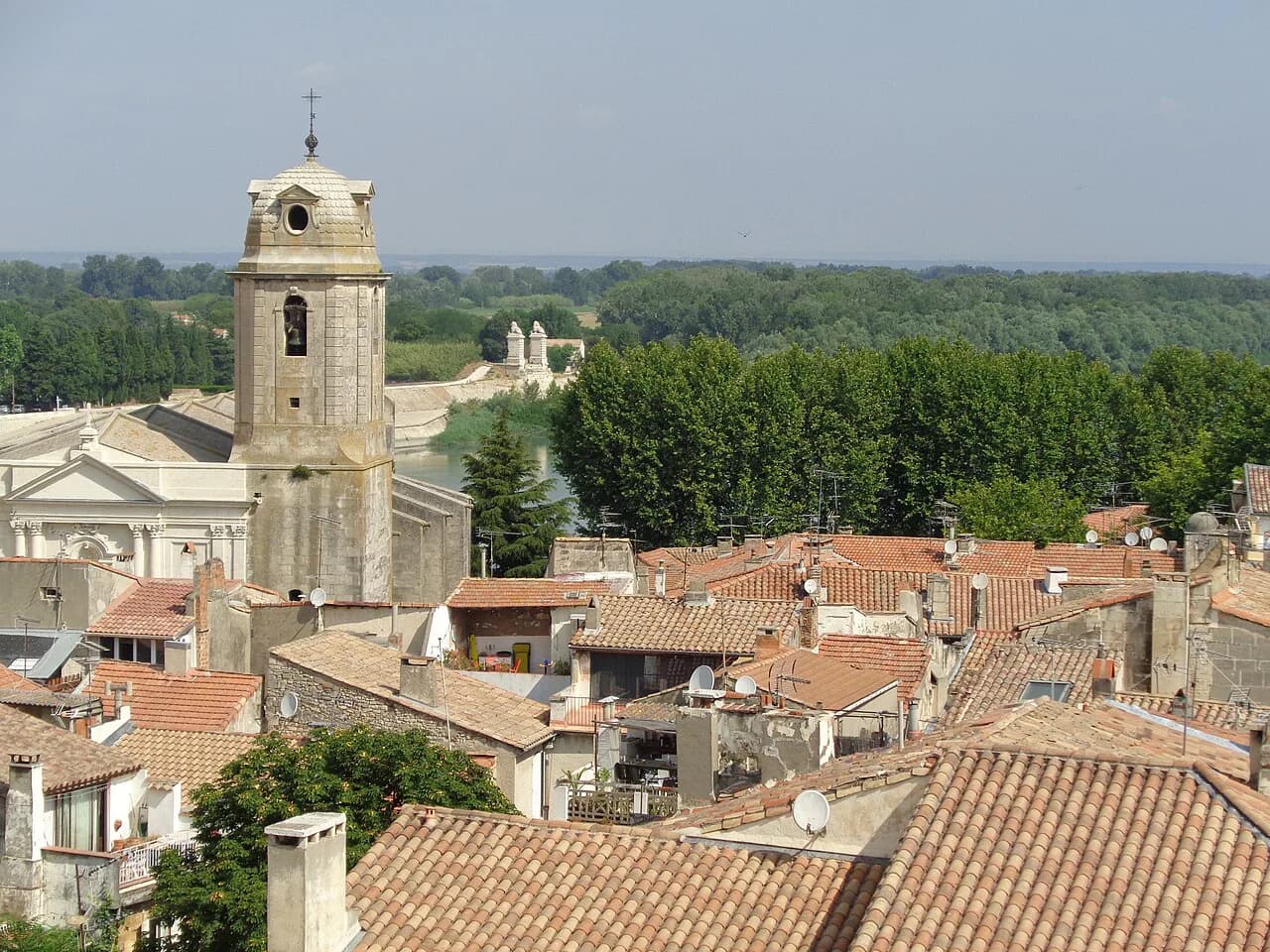 Is Arles Safe for Solo Female Travellers? 2026 Safety & Logistics Guide