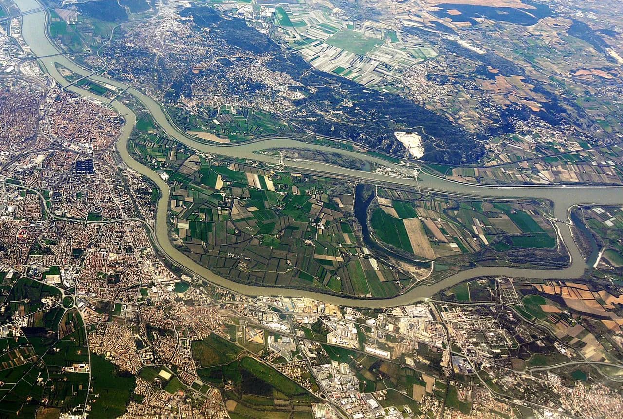 Avignon Areas to Avoid: Neighborhood Safety & Logistics Guide