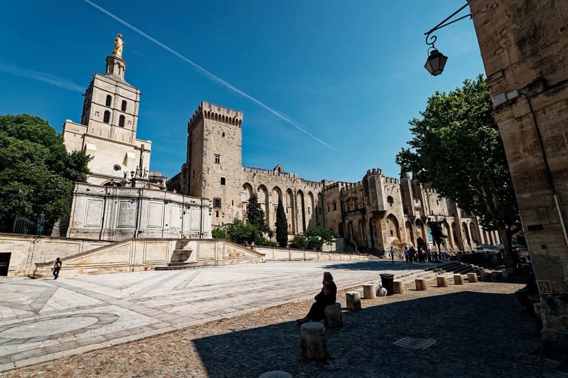 Avignon Tourist Scams: Common Frauds and How to Avoid Them