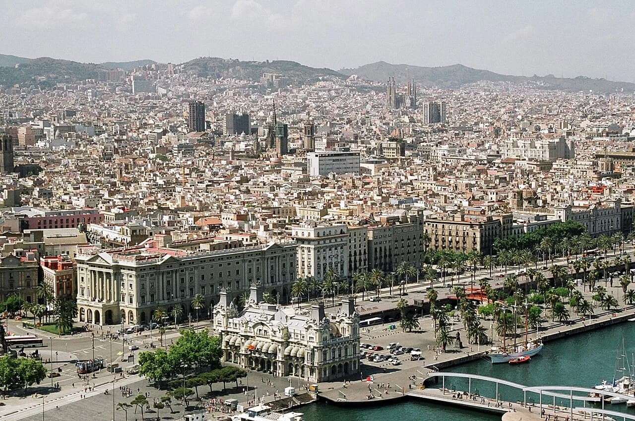 Barcelona Tourist Scams: 10+ Common Scams & How to Avoid Them