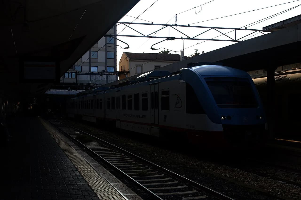 Bari Public Transport Safety: Buses, Trains & Taxis