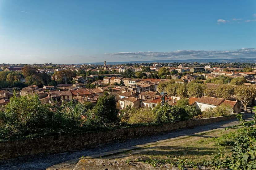 Carcassonne Tourist Scams: A 2026 Guide to Real Fraud vs Tourist Traps