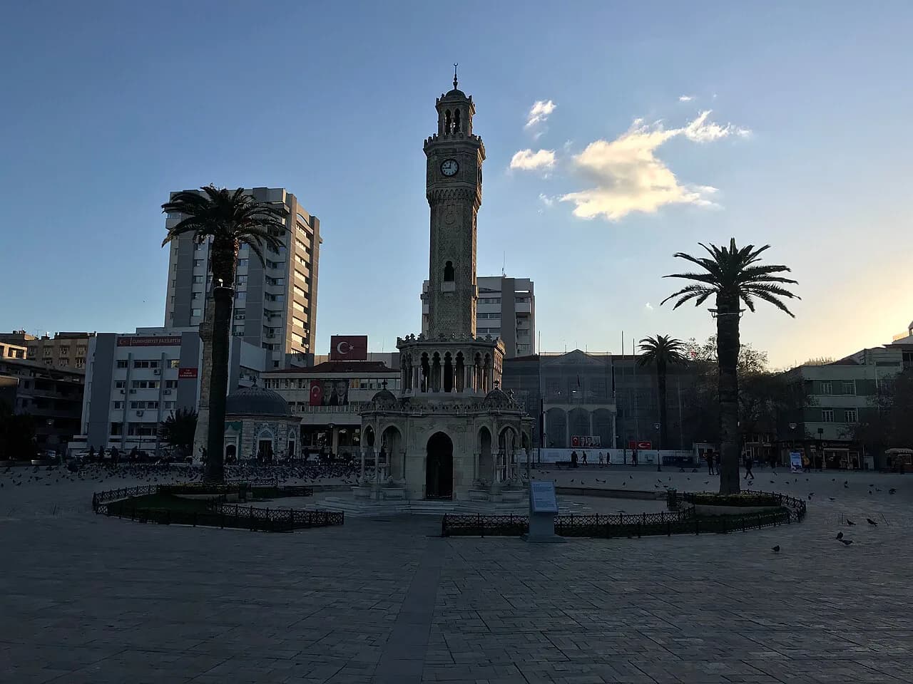 Izmir Tourist Scams: 7 Common Traps & How to Avoid Them