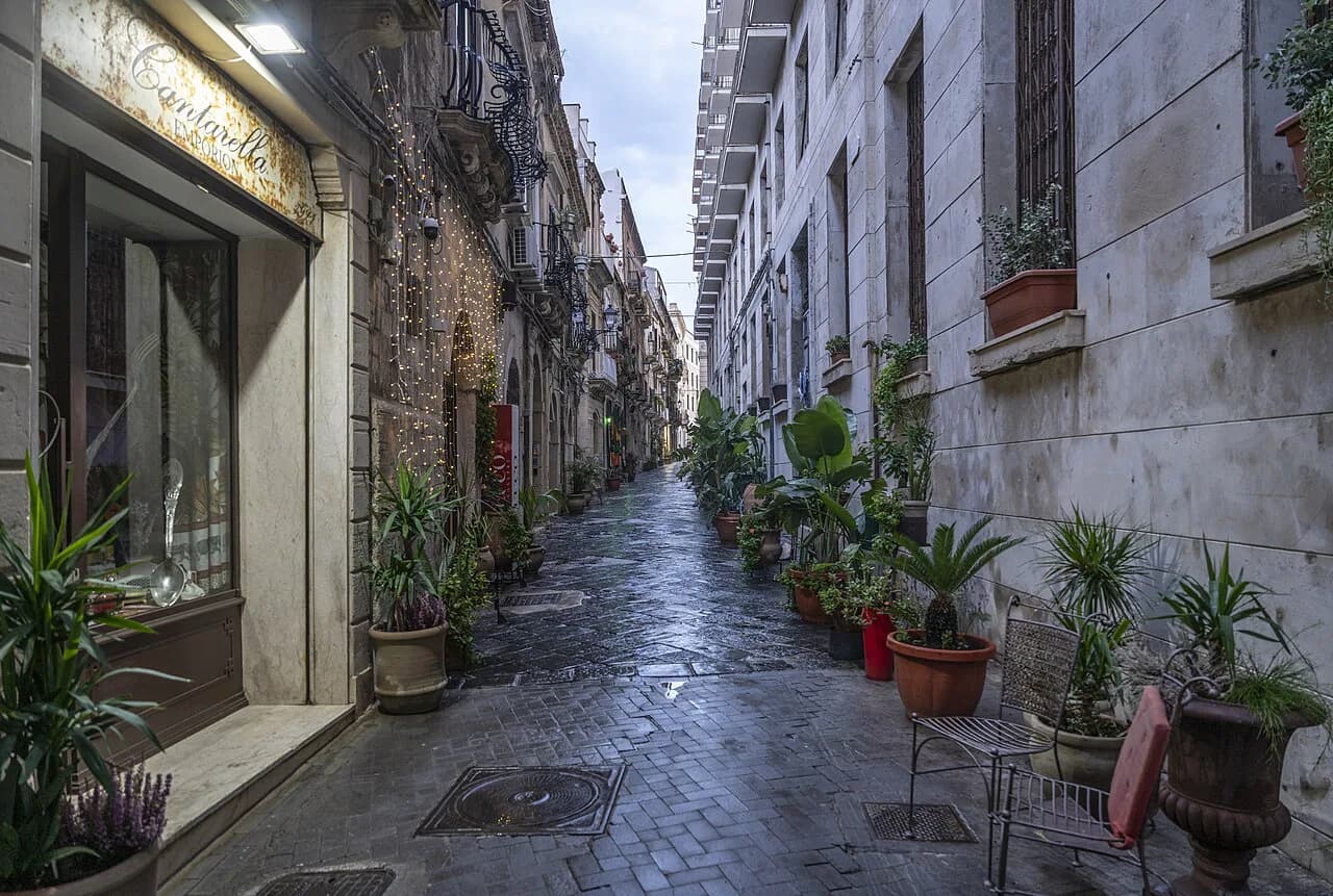 Is Syracuse Safe for Solo Female Travelers? (Sicily Safety Guide)