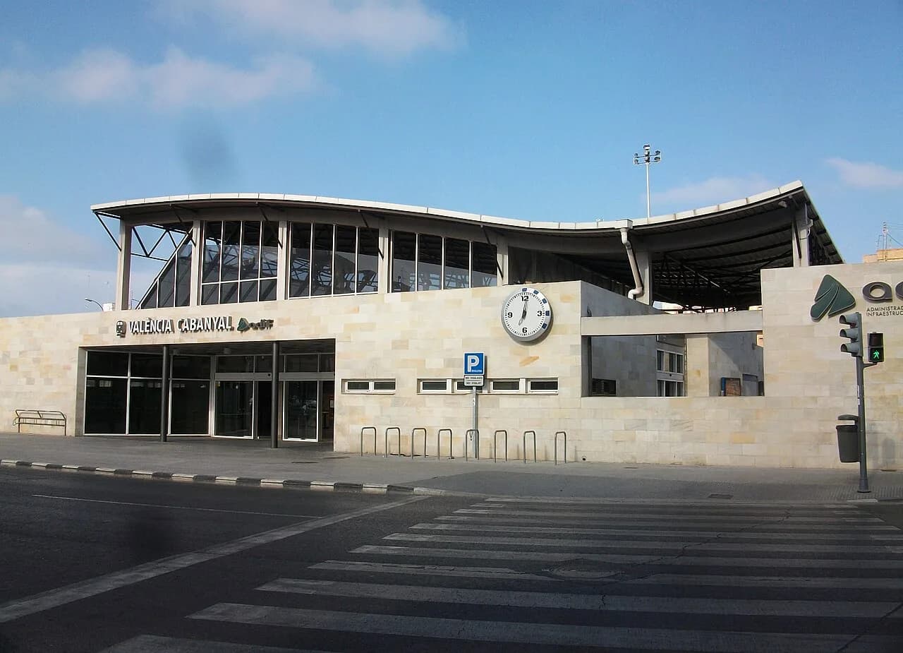 Valencia Areas to Avoid: Neighborhood Safety & Tourist Guide