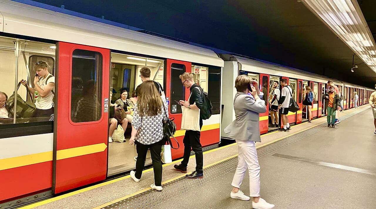 Warsaw Public Transport Safety: A 2026 Guide to the Metro, Trams, and Night Buses