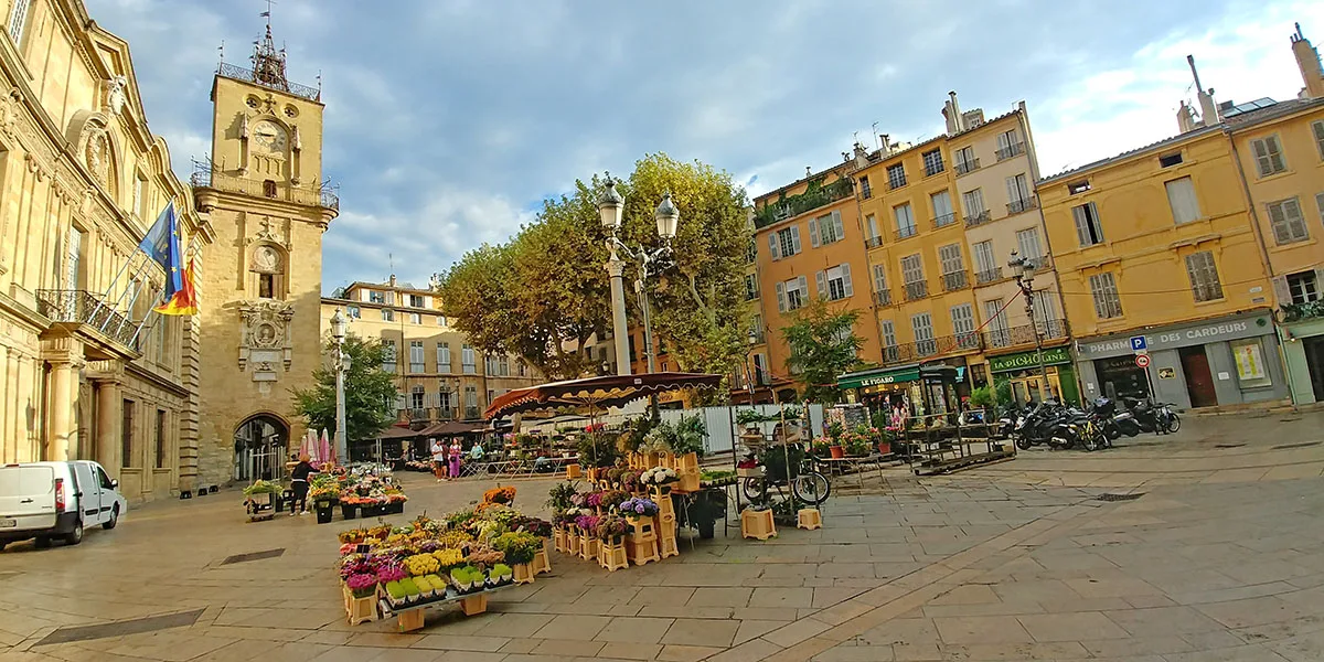 A residential district street in Aix-en-Provence — 1