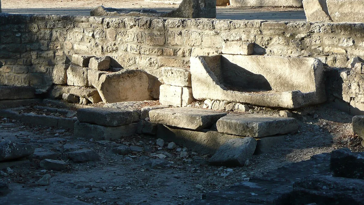 A residential district street in Arles — 2