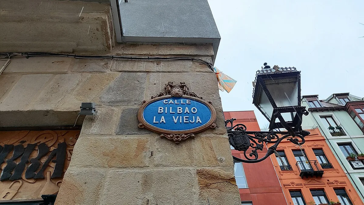Street view in a residential district of Bilbao — 1