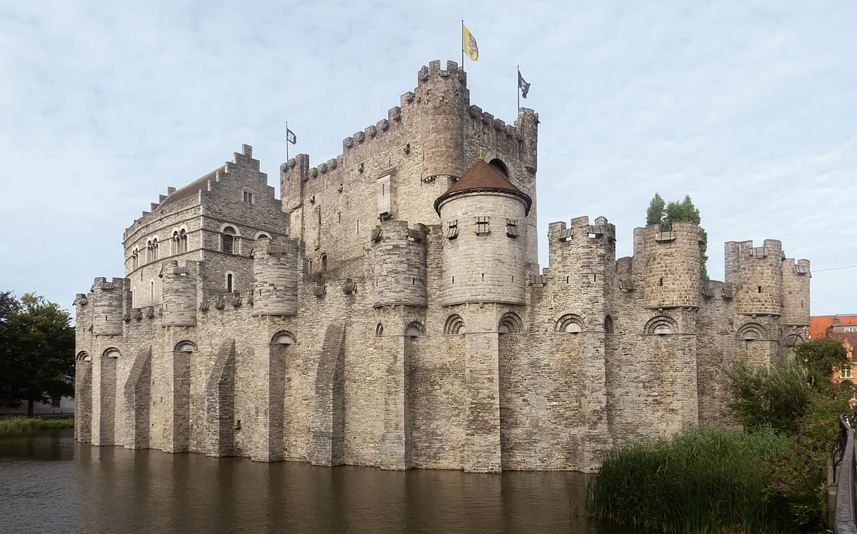 Gent  Het Gravensteen oeg25890 vanaf de Hoofdbrug IMG 0431 2021-08-13 18.28 — 1