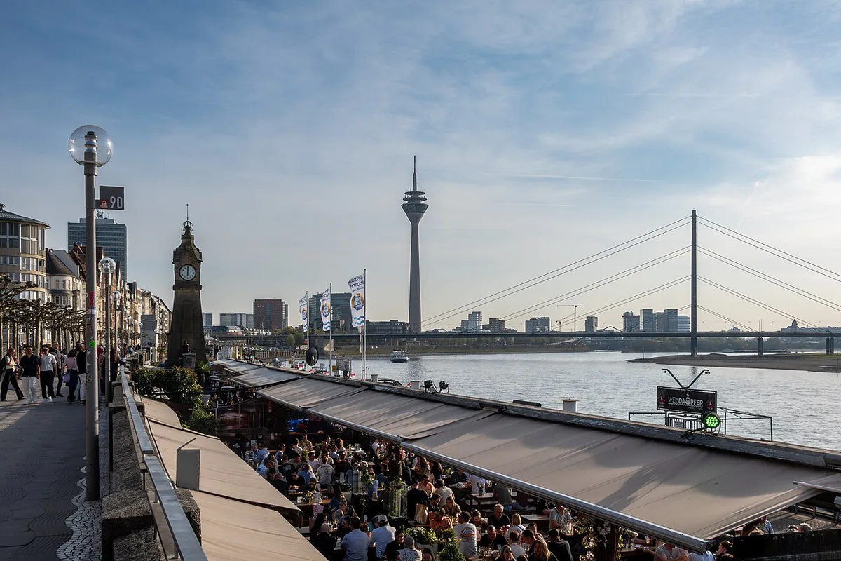 Düsseldorf's Altstadt and Rhine promenade — 1