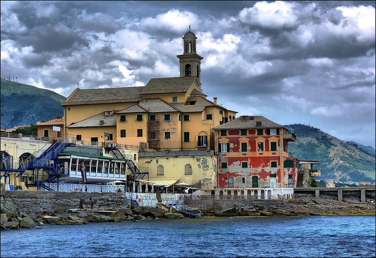 S.Antonio a Boccadasse - marine corrosion on the church - panoramio — 2