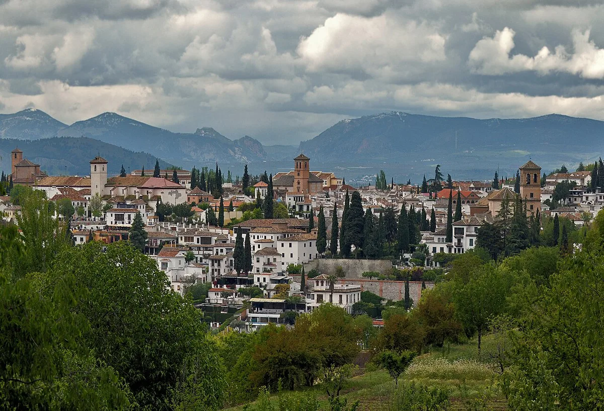 The Alhambra above the Albaicín quarter in Granada — 1