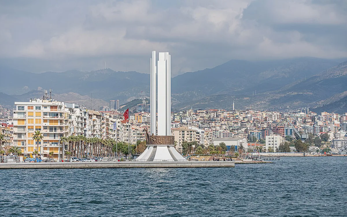 Izmir city centre in the evening — 1