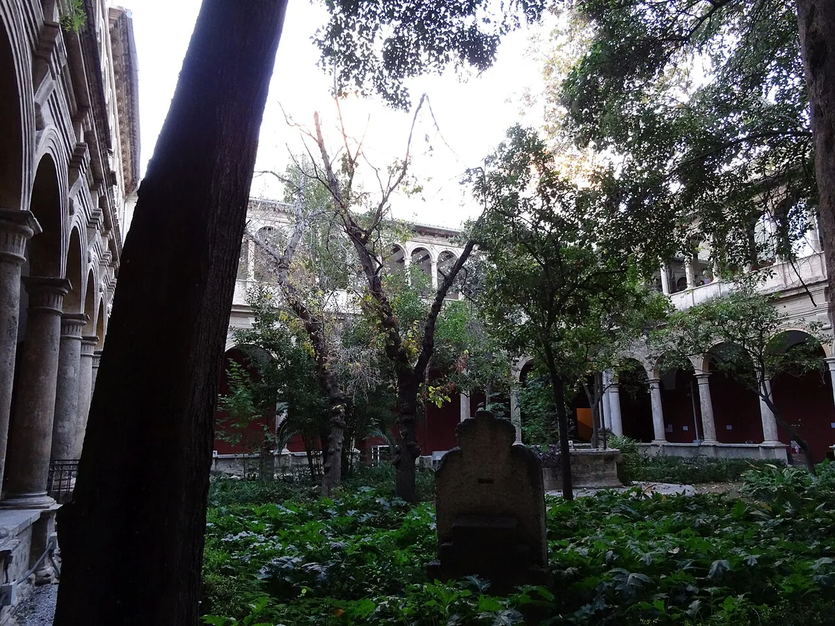 Valencia city centre in the evening — 1