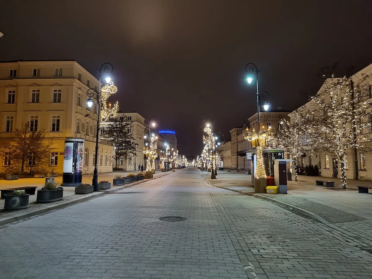 Warsaw's rebuilt Old Town market square — 2