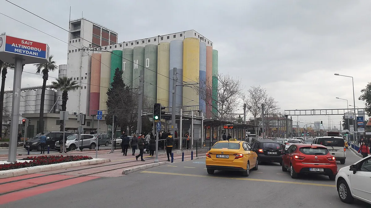 Alsancak Gar tram — 1