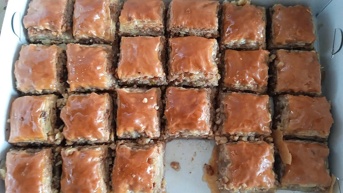 İzmir Karşıyaka Cevizli Baklava — 1
