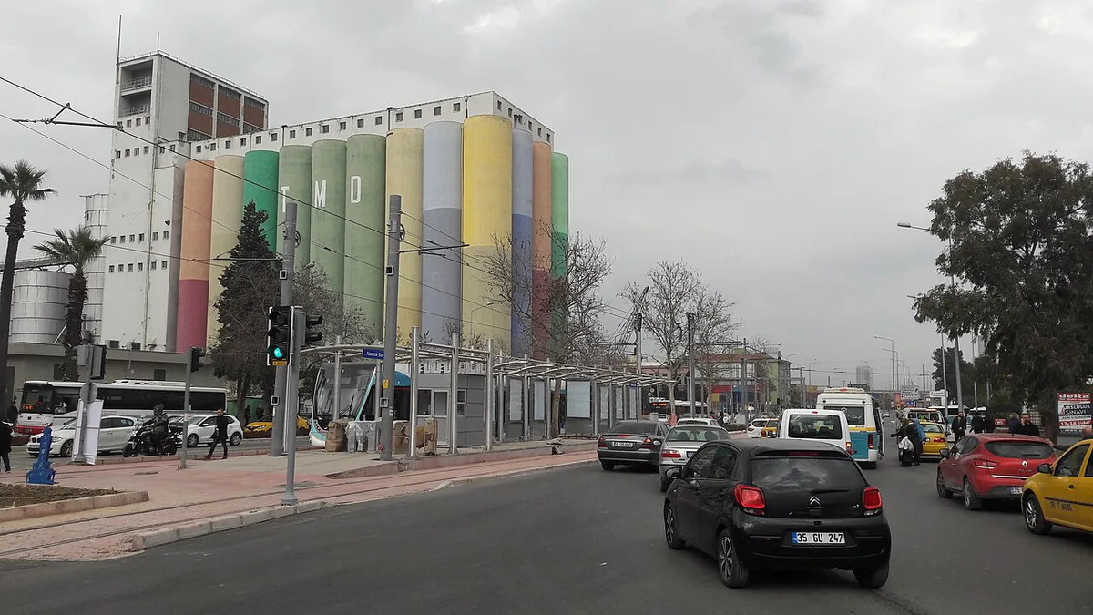 Alsancak Gar tram station — 2