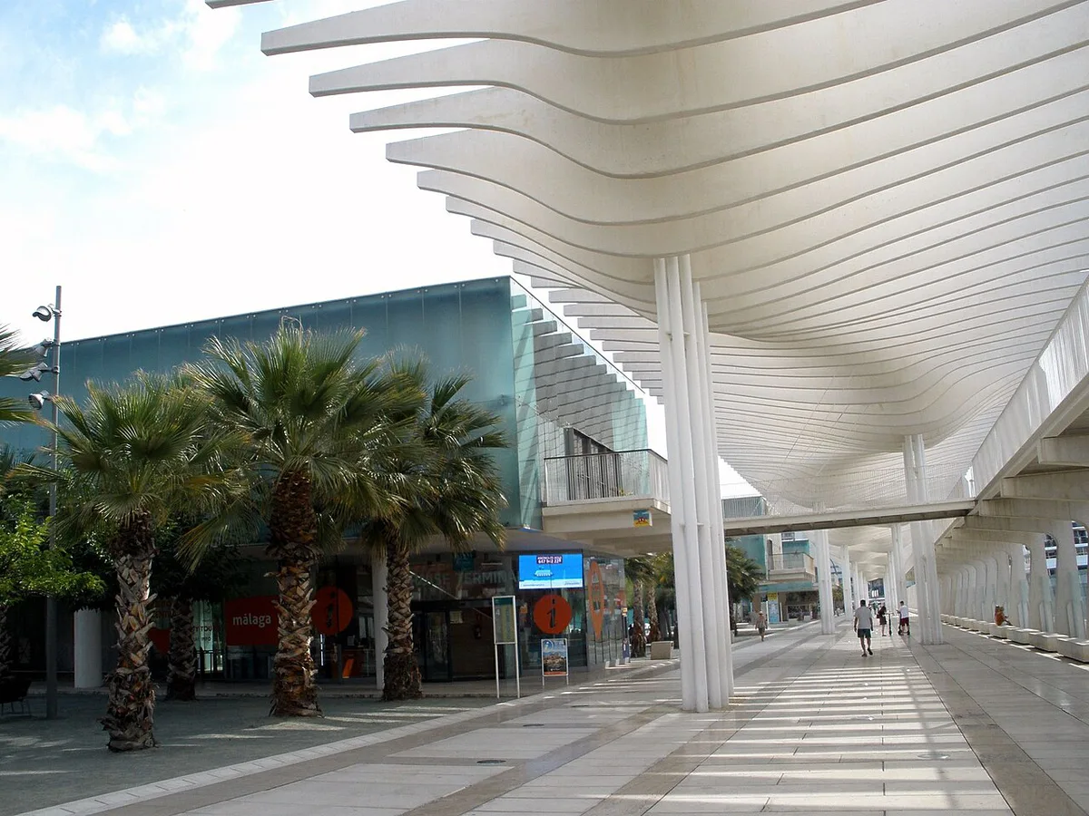 Málaga - Paseo del Muelle Uno 1 — 1