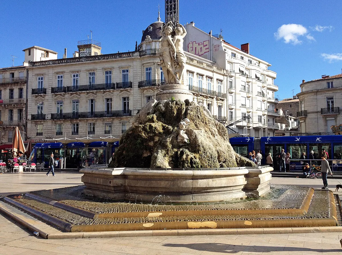 Busy crowd near the main station in Montpellier — 2