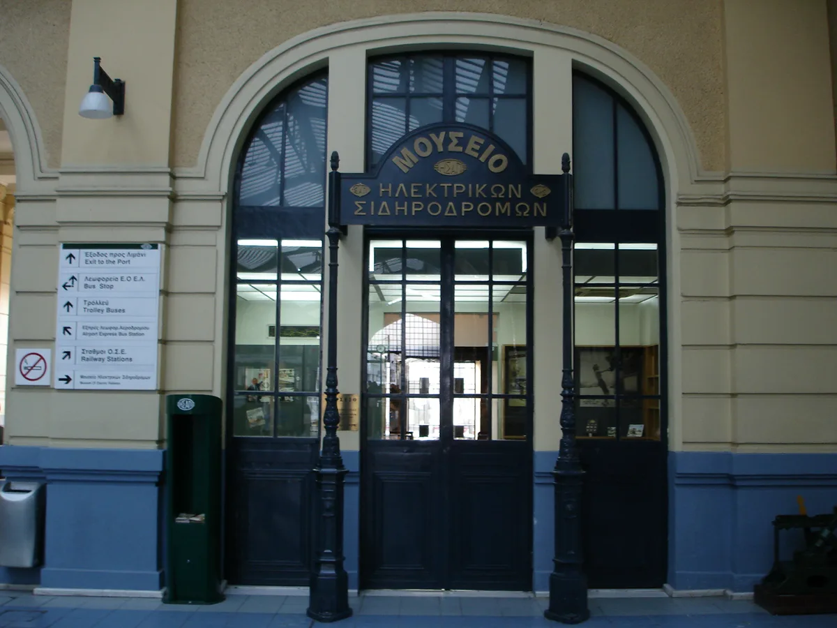 A residential district street in Piraeus — 1