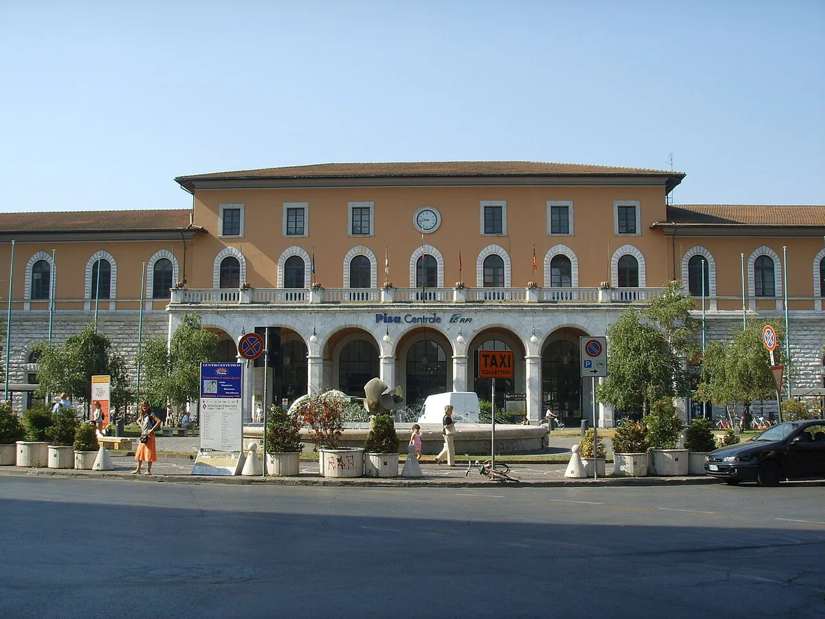 A residential district street in Pisa — 1