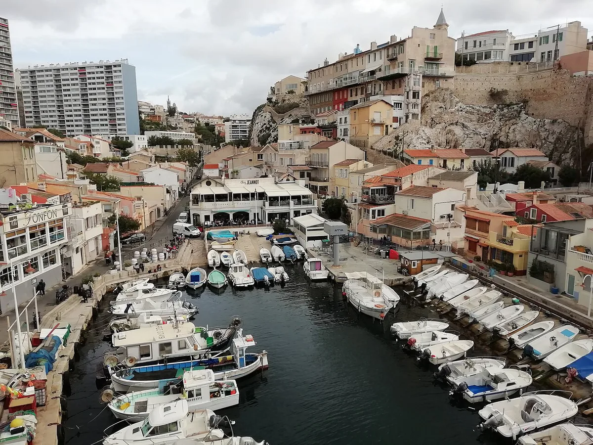 A residential neighborhood street in Marseille — 1